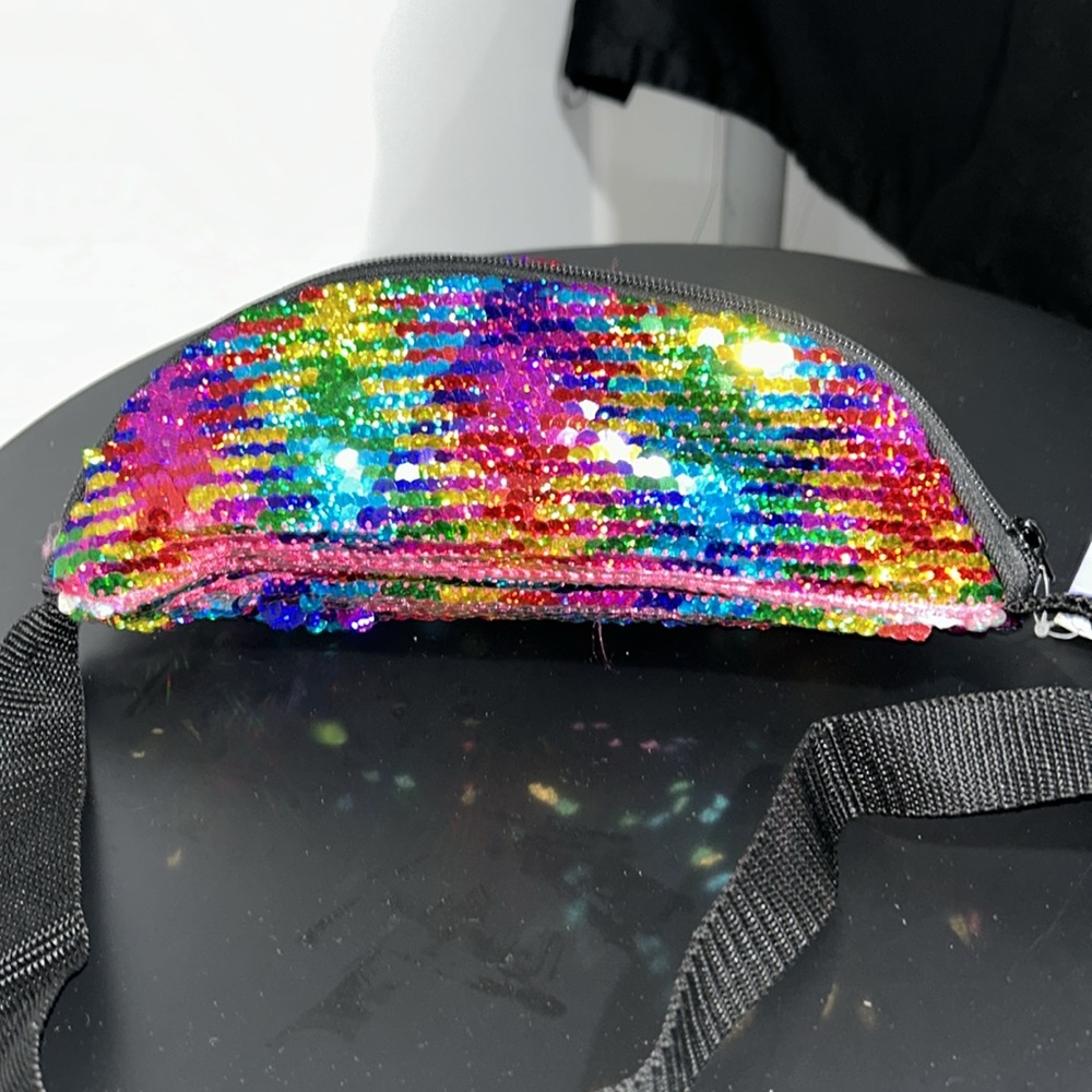 Claire’s speaker waist bag - Picture 3 of 7